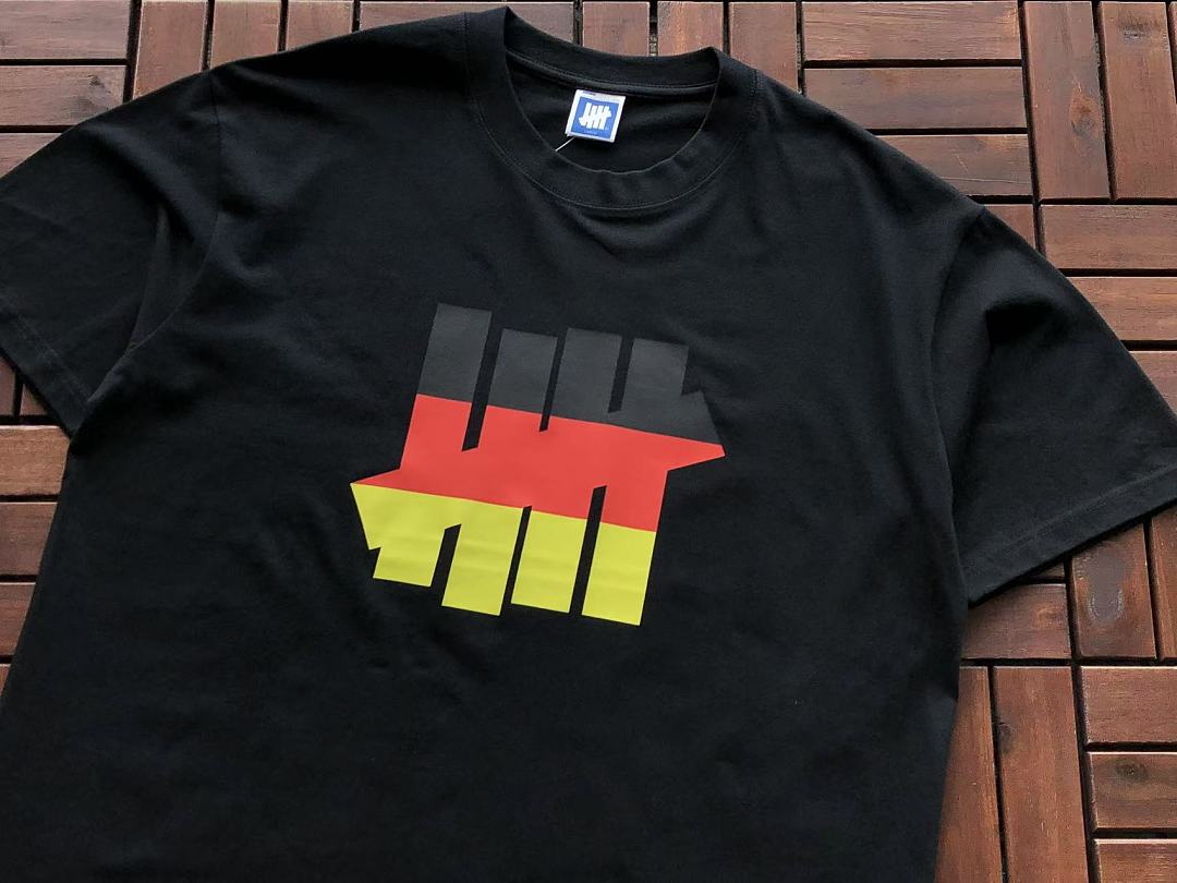 On Running ~ 85 UNDEFEATED T-SHIRT 55072827 (Im 185CM 70KG Iwear Size L In The Photo) - Image 6