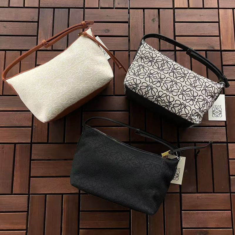 Other ~135 Lš„Eš„š„BAG 66061817 (Long 27CM* Wide 17CM* High 14CM), photo 1
