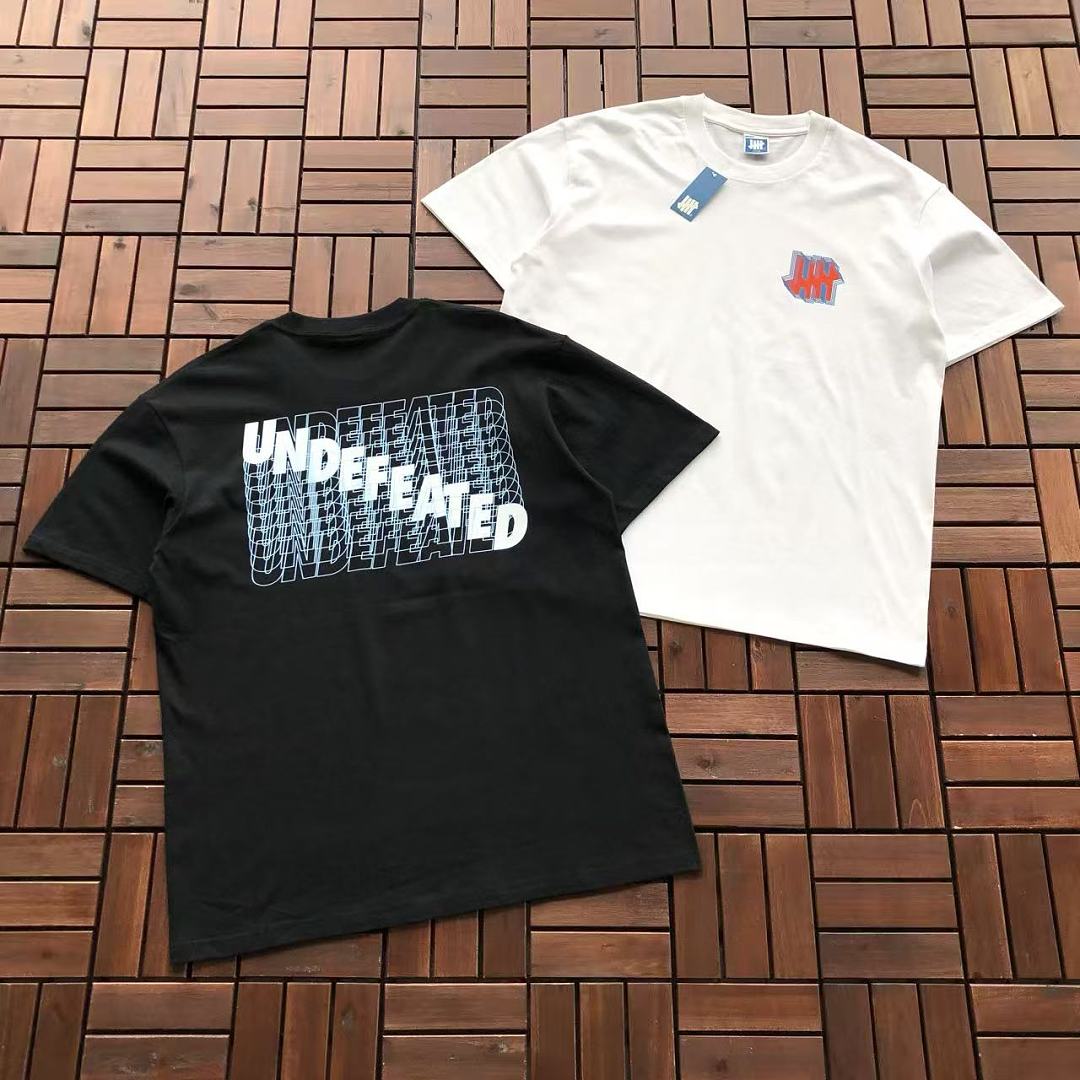 On Running ~85 UNDEFEATED T-SHIRT 55070664 (Im 185CM 80KG Iwear Size L In The Photo)