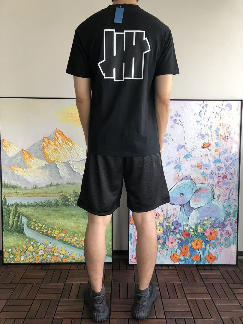On Running ~85 UNDEFEATED T-SHIRT 55071622 (Im 185CM 70KG Iwear Size M In The Photo) - Image 4