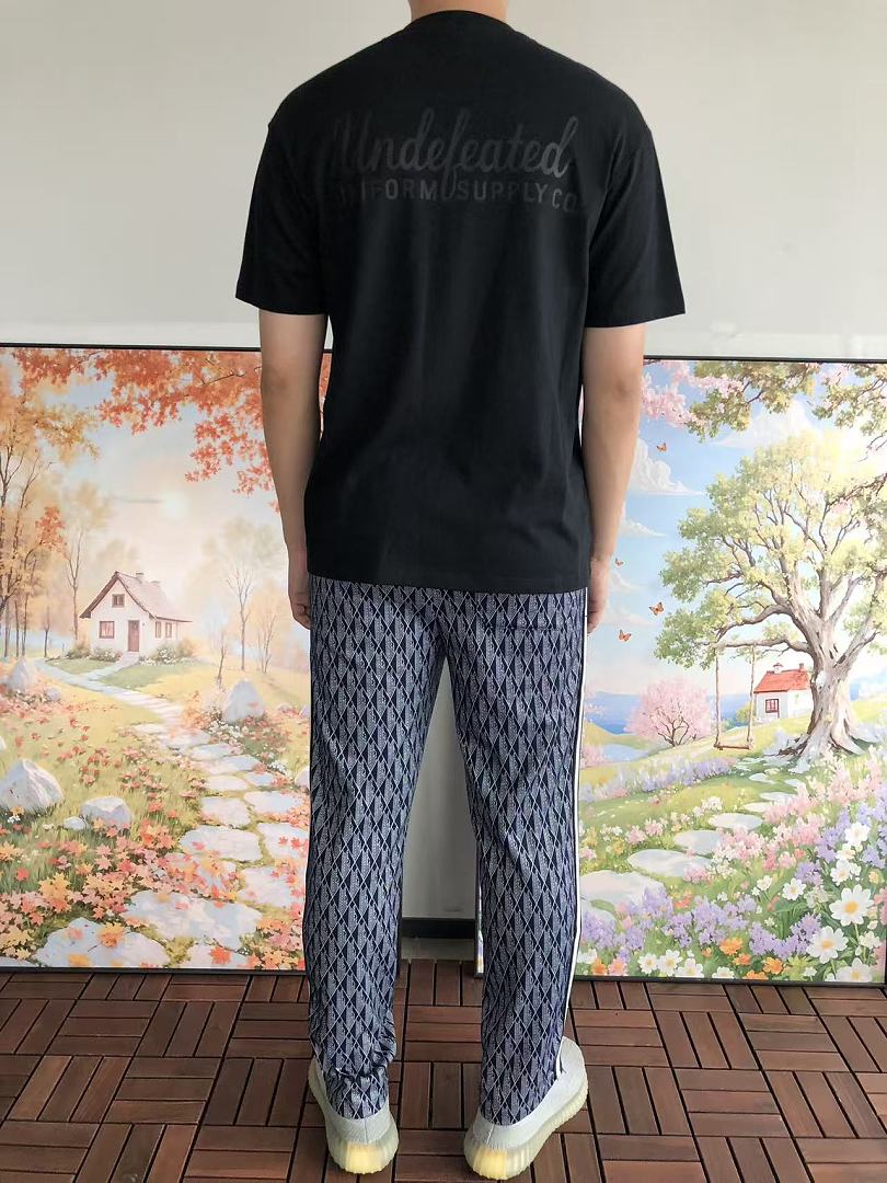 On Running ~85 UNDEFEATED T-SHIRT 55070636 (Im 185CM 80KG Iwear Size L In The Photo) - Image 4