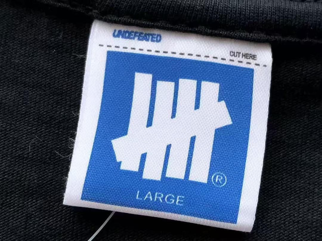 On Running ~ 85 UNDEFEATED T-SHIRT 55072822 (Im 185CM 70KG Iwear Size L In The Photo) - Image 15