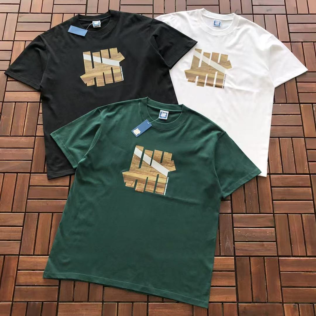 On Running ~85 UNDEFEATED T-SHIRT 55071021 (Im 185CM 70KG Iwear Size L In The Photo)