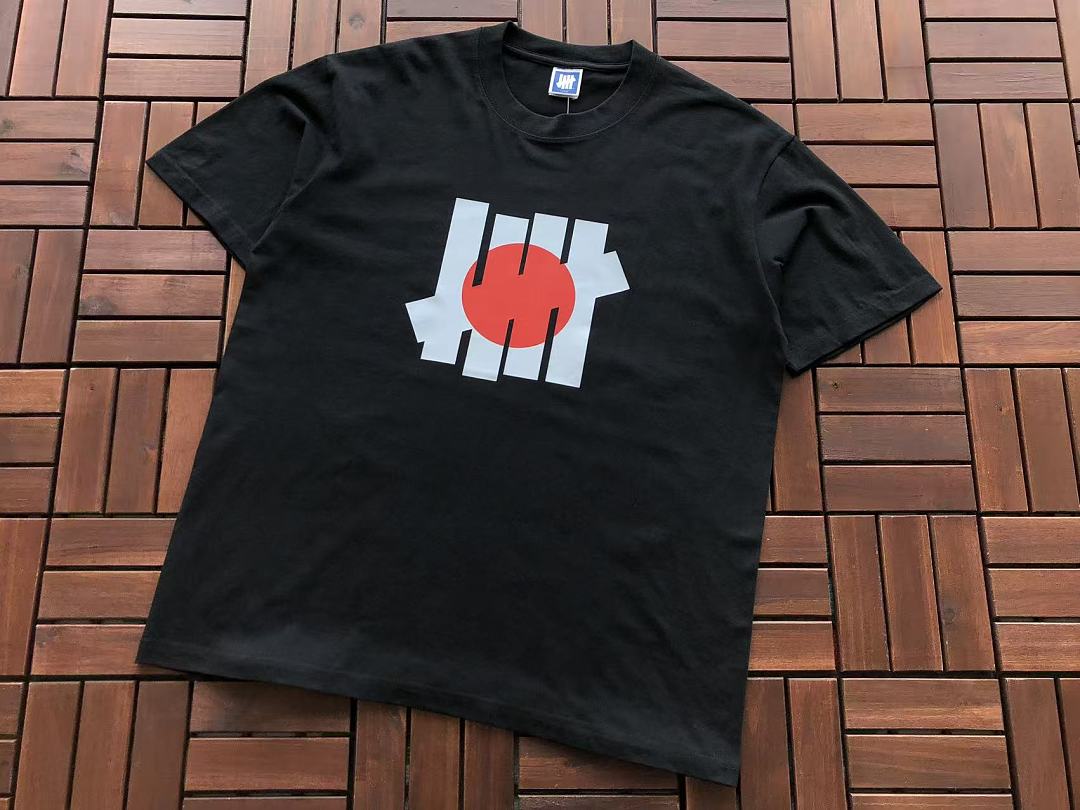 On Running ~ 85 UNDEFEATED T-SHIRT 55072823 (Im 185CM 70KG Iwear Size L In The Photo) - Image 5