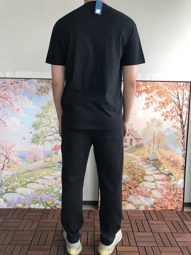 On Running ~ 85 UNDEFEATED T-SHIRT 55081702 (Im 185CM 80KG Iwear Size L In The Photo) - Image 4