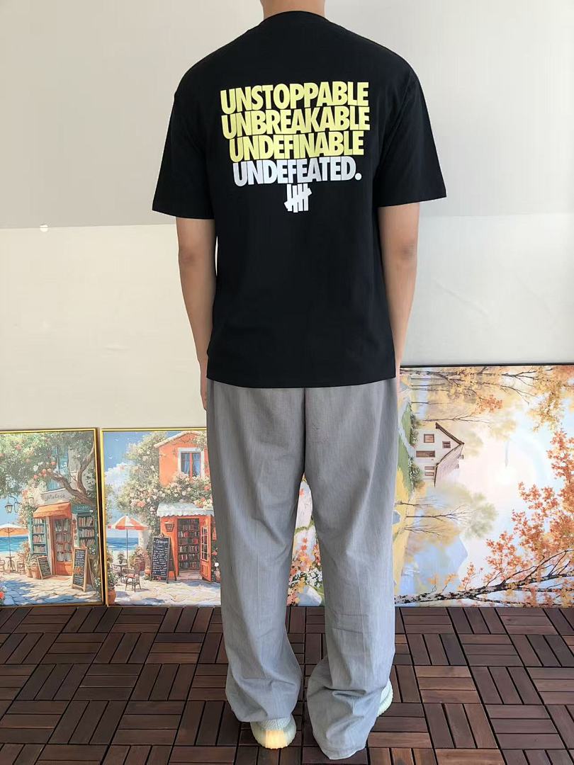 On Running ~85 UNDEFEATED T-SHIRT 11123017 (Im 185CM 80KG Iwear Size L In The Photo) - Image 4