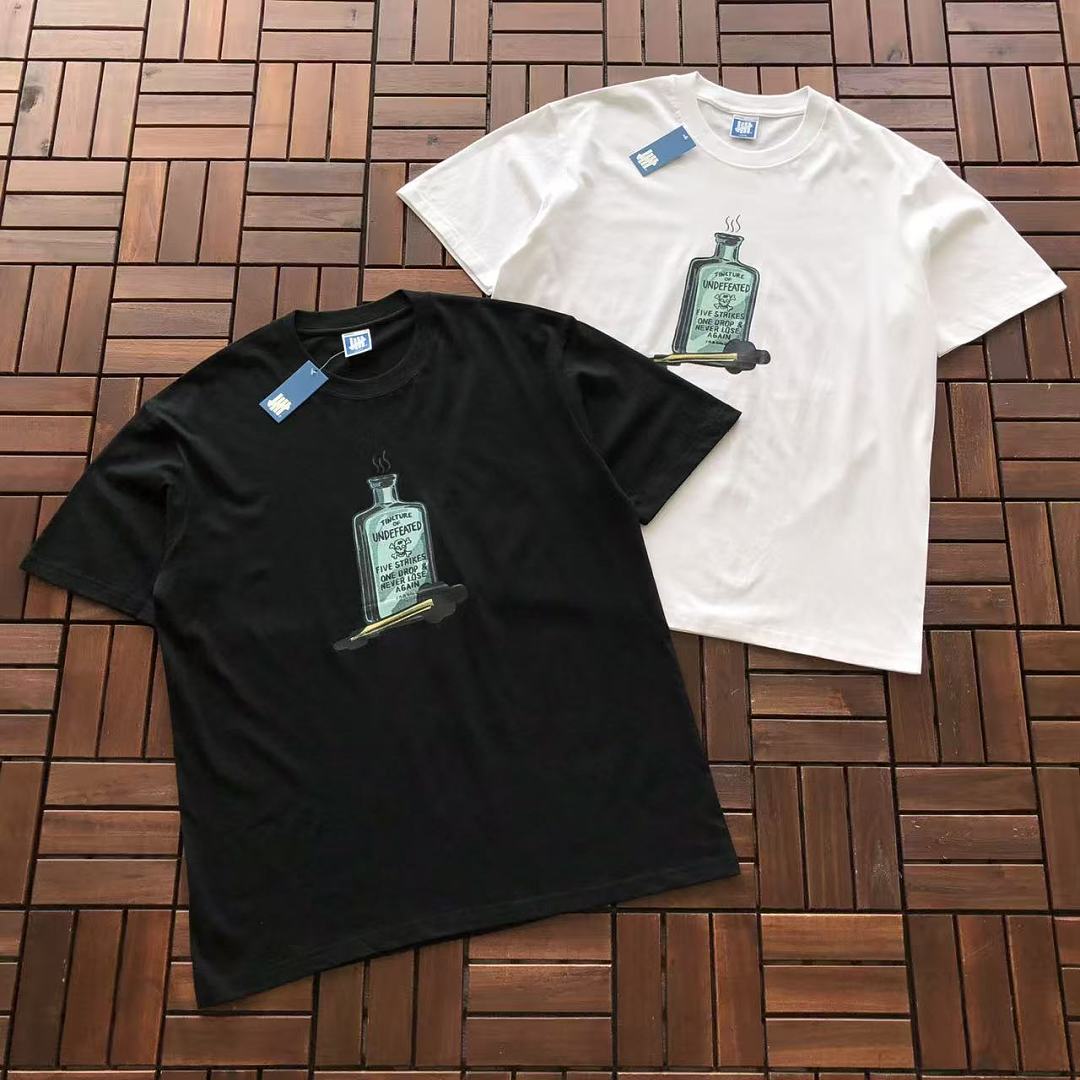On Running ~85 UNDEFEATED T-SHIRT 55071056 (Im 185CM 70KG Iwear Size L In The Photo)