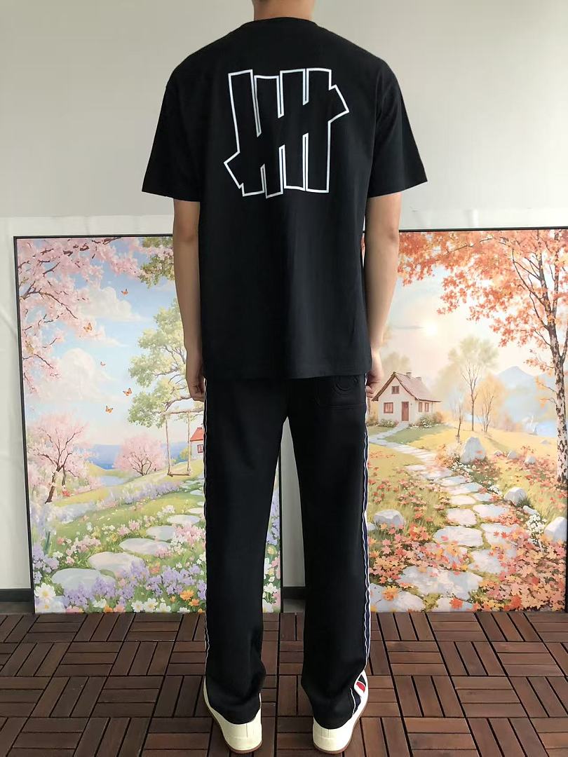 On Running ~85 UNDEFEATED T-SHIRT 55063094 (Im 180CM 68KG Iwear Size L In The Photo) - Image 4