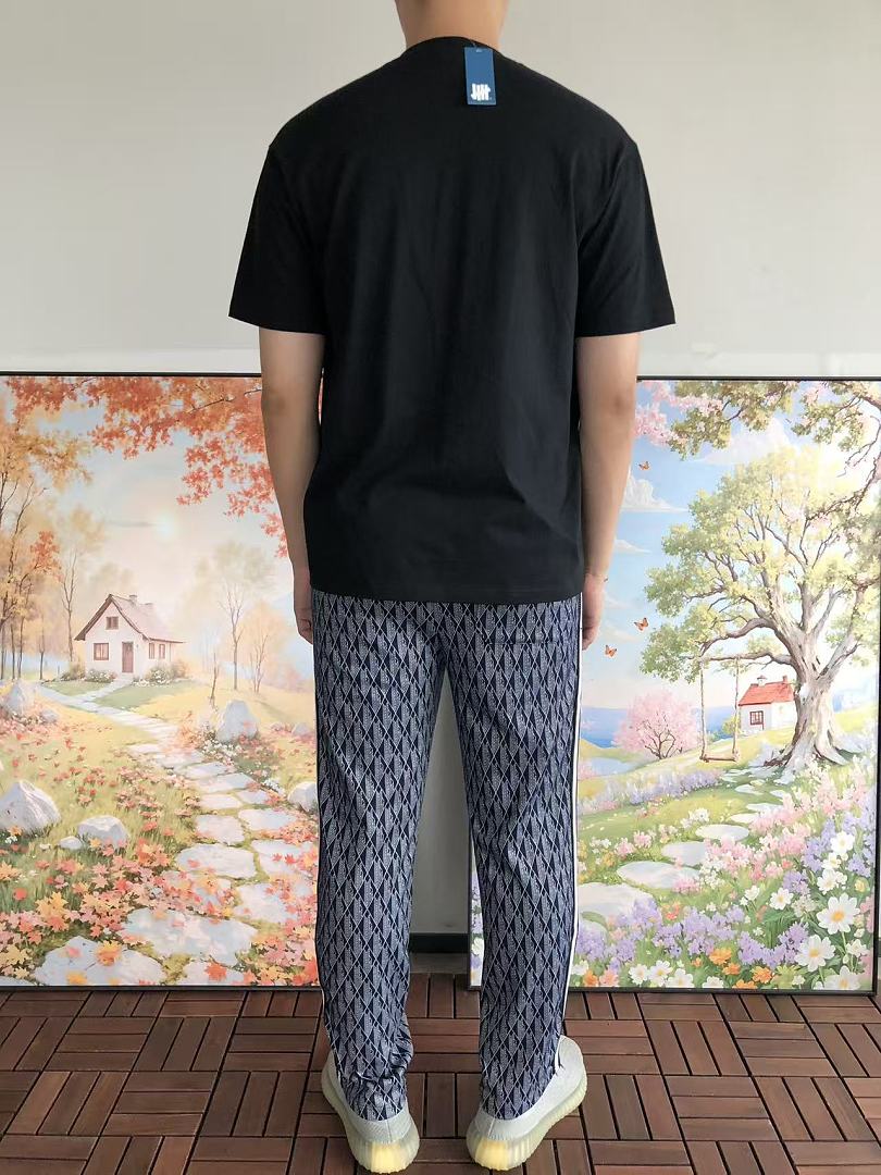 On Running ~85 UNDEFEATED T-SHIRT 55070630 (Im 185CM 80KG Iwear Size L In The Photo) - Image 4