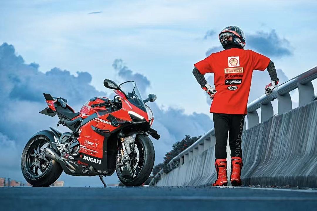 On Running ~95 S🔥P🔥E🔥E & DUCATI T-SHIRT 55022743 (Im 176CM 58KG Iwear Size M In The Photo) - Image 10