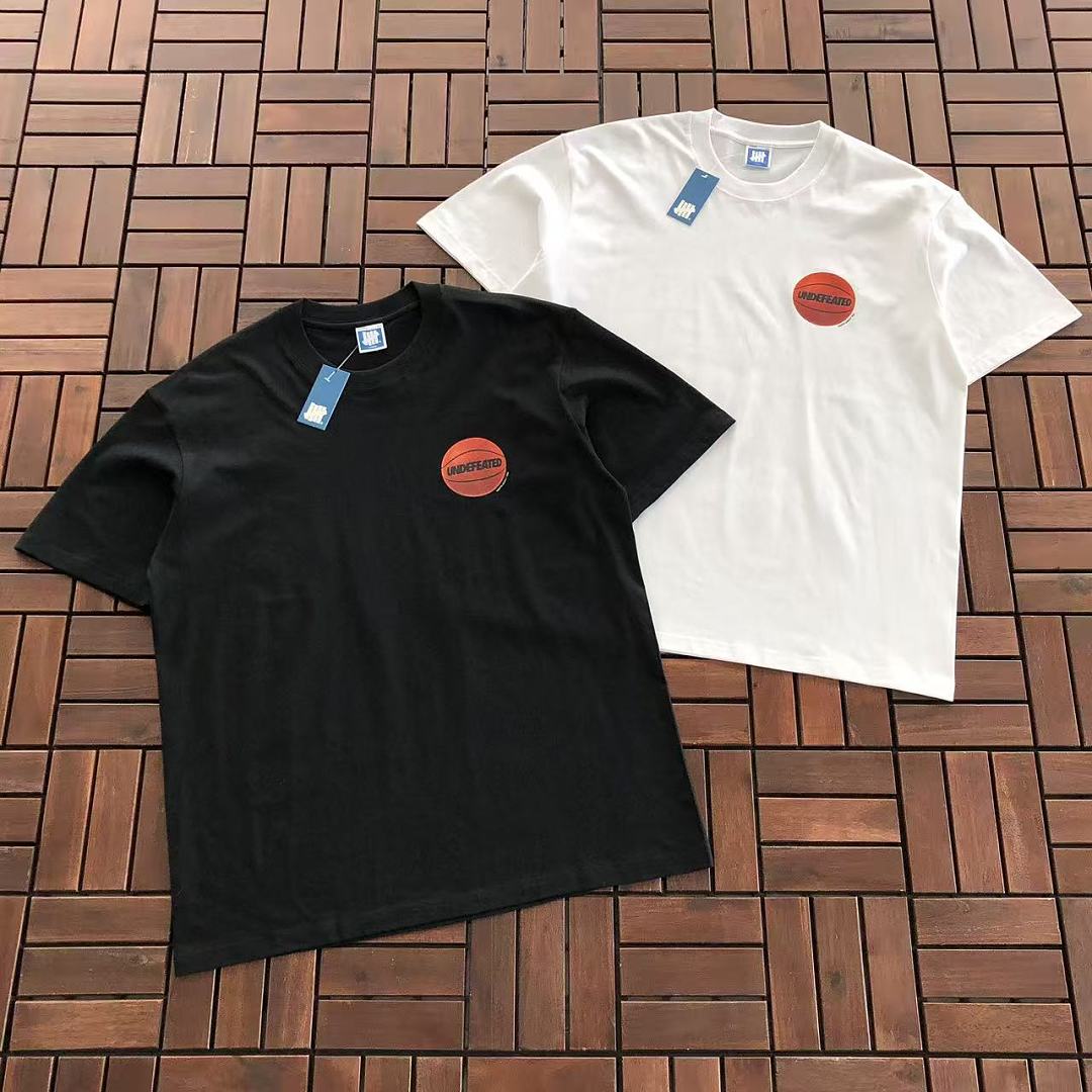On Running ~85 UNDEFEATED T-SHIRT 55070653 (Im 185CM 80KG Iwear Size L In The Photo)