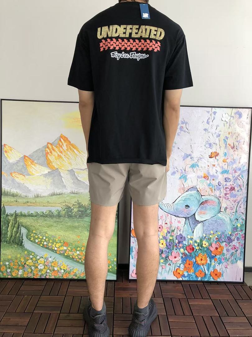 On Running ~85 UNDEFEATED T-SHIRT 55071045 (Im 185CM 70KG Iwear Size L In The Photo) - Image 4