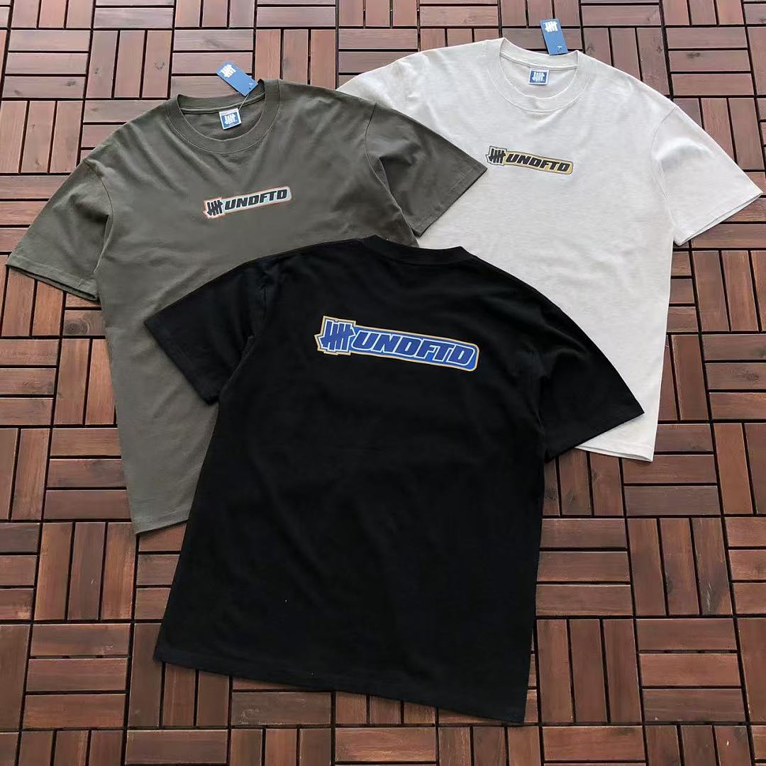 On Running ~85 UNDEFEATED T-SHIRT 55052511 (Im 185CM 80KG Iwear Size L In The Photo)