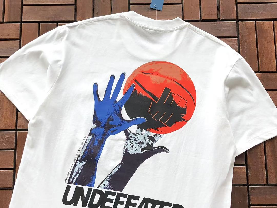 On Running ~85 UNDEFEATED T-SHIRT 55070627 (Im 185CM 80KG Iwear Size L In The Photo) - Image 8