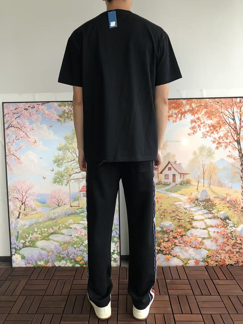 On Running ~85 UNDEFEATED T-SHIRT 55063100 (Im 180CM 68KG Iwear Size L In The Photo) - Image 4