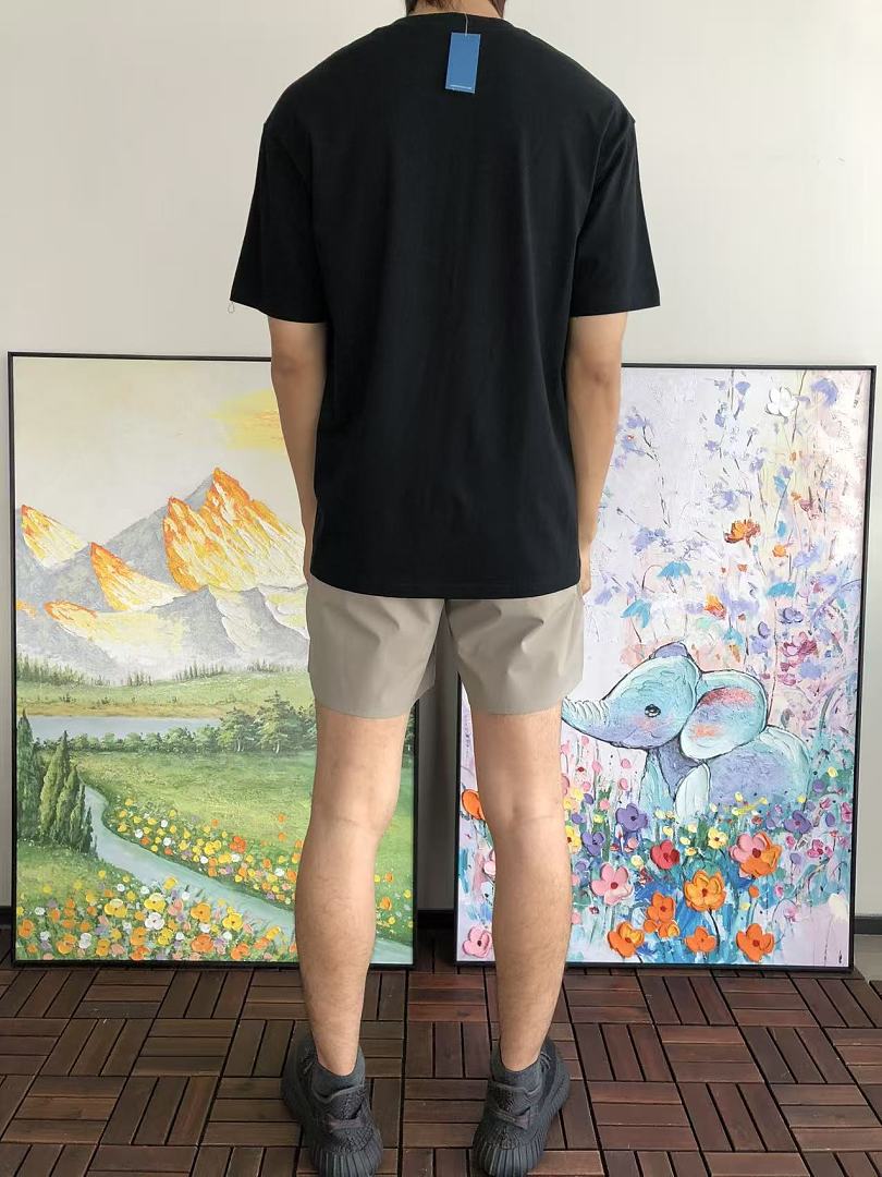 On Running ~85 UNDEFEATED T-SHIRT 55071030 (Im 185CM 70KG Iwear Size L In The Photo) - Image 4