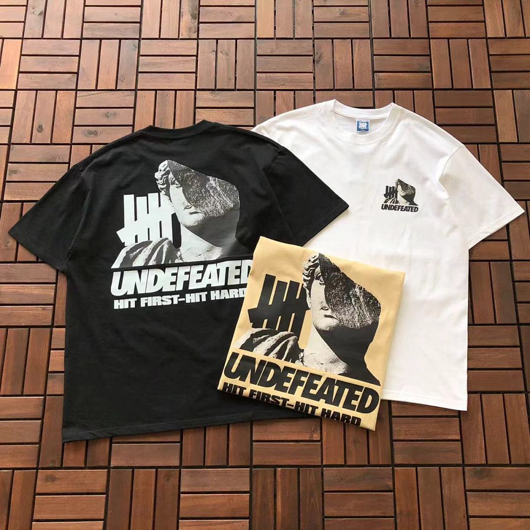 On Running ~89 UNDEFEATED T-SHIRT