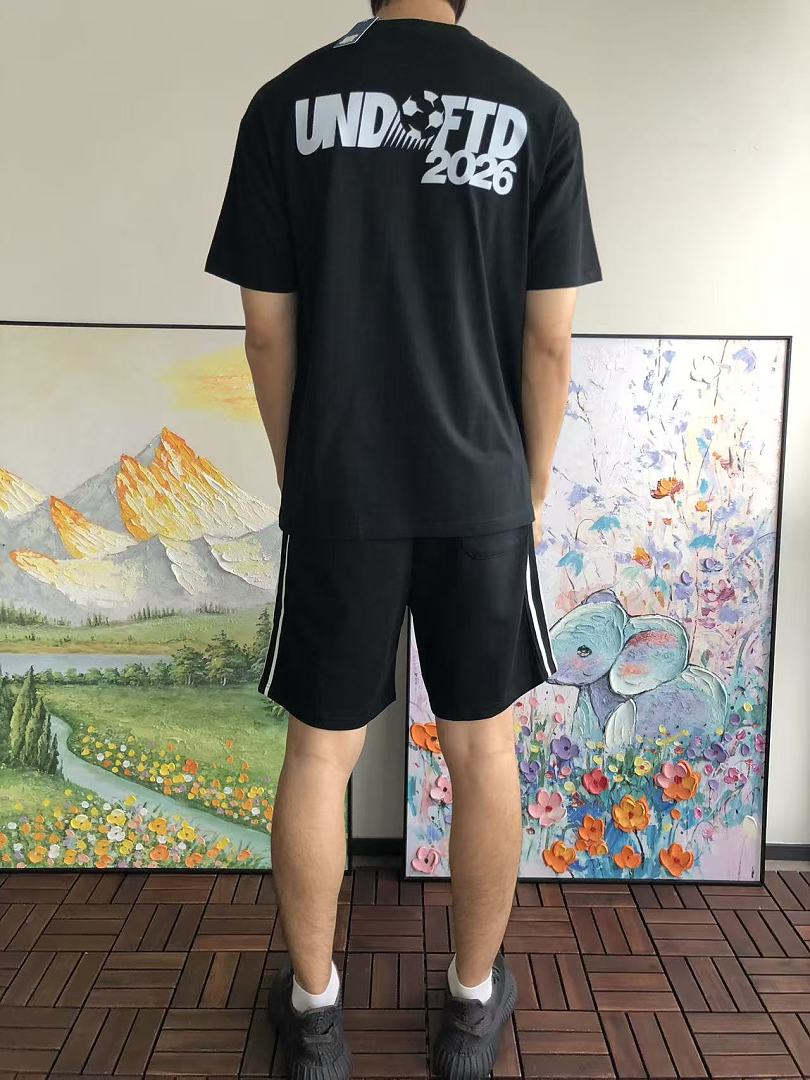 On Running ~ 85 UNDEFEATED T-SHIRT 55072824 (Im 185CM 70KG Iwear Size L In The Photo) - Image 4
