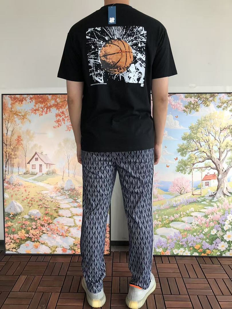 On Running ~85 UNDEFEATED T-SHIRT 55070661 (Im 185CM 80KG Iwear Size L In The Photo) - Image 4