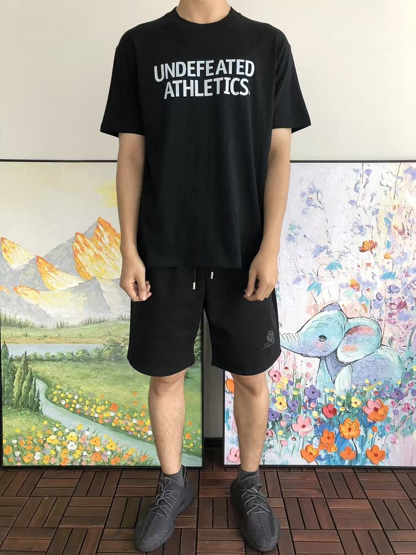 On Running ~85 UNDEFEATED T-SHIRT 55071016 (Im 185CM 70KG Iwear Size L In The Photo) - Image 3