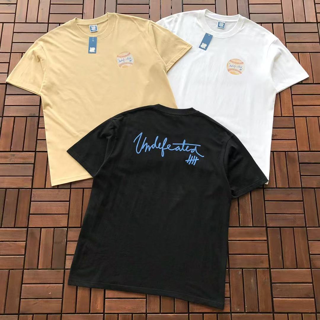 On Running ~85 UNDEFEATED T-SHIRT 55070638 (Im 185CM 80KG Iwear Size L In The Photo)