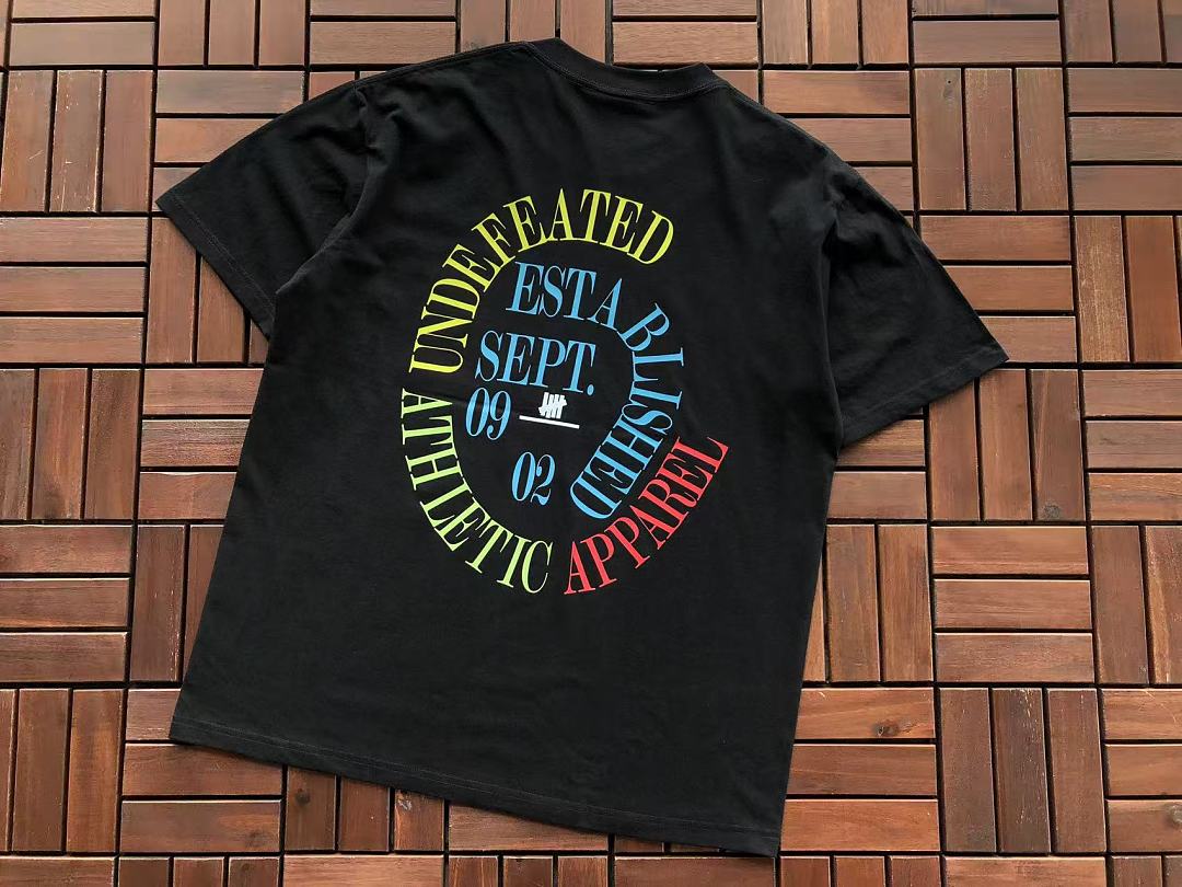 On Running ~85 UNDEFEATED T-SHIRT 55070626 (Im 185CM 80KG Iwear Size L In The Photo) - Image 14