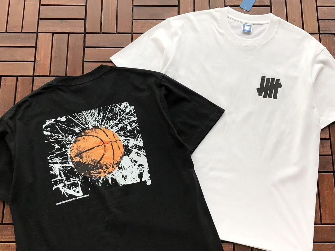 On Running ~85 UNDEFEATED T-SHIRT 55070661 (Im 185CM 80KG Iwear Size L In The Photo) - Image 6