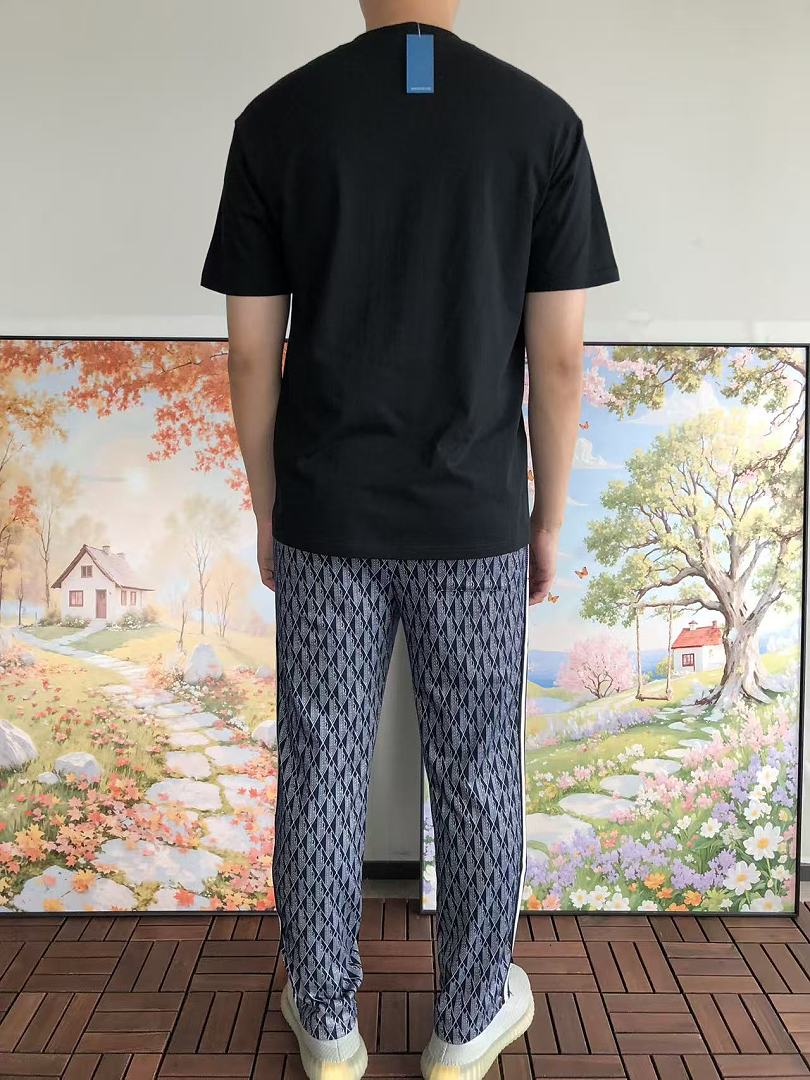 On Running ~85 UNDEFEATED T-SHIRT 55070651 (Im 185CM 80KG Iwear Size L In The Photo) - Image 4