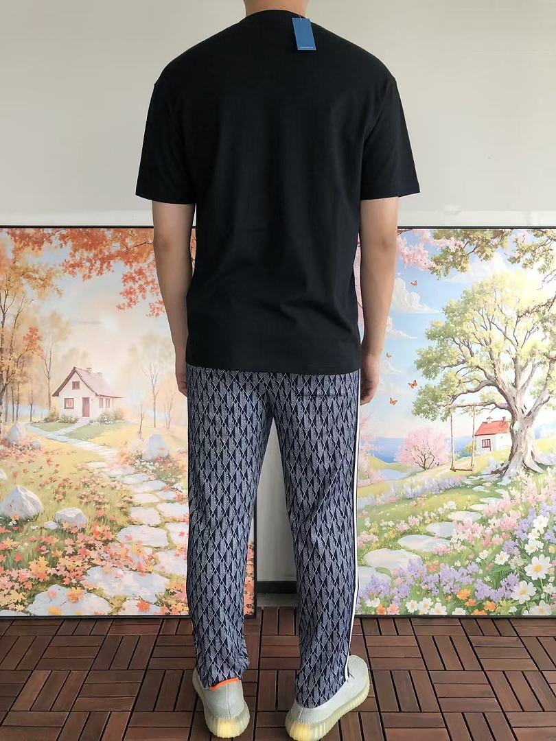 On Running ~85 UNDEFEATED T-SHIRT 55070648 (Im 185CM 80KG Iwear Size L In The Photo) - Image 4