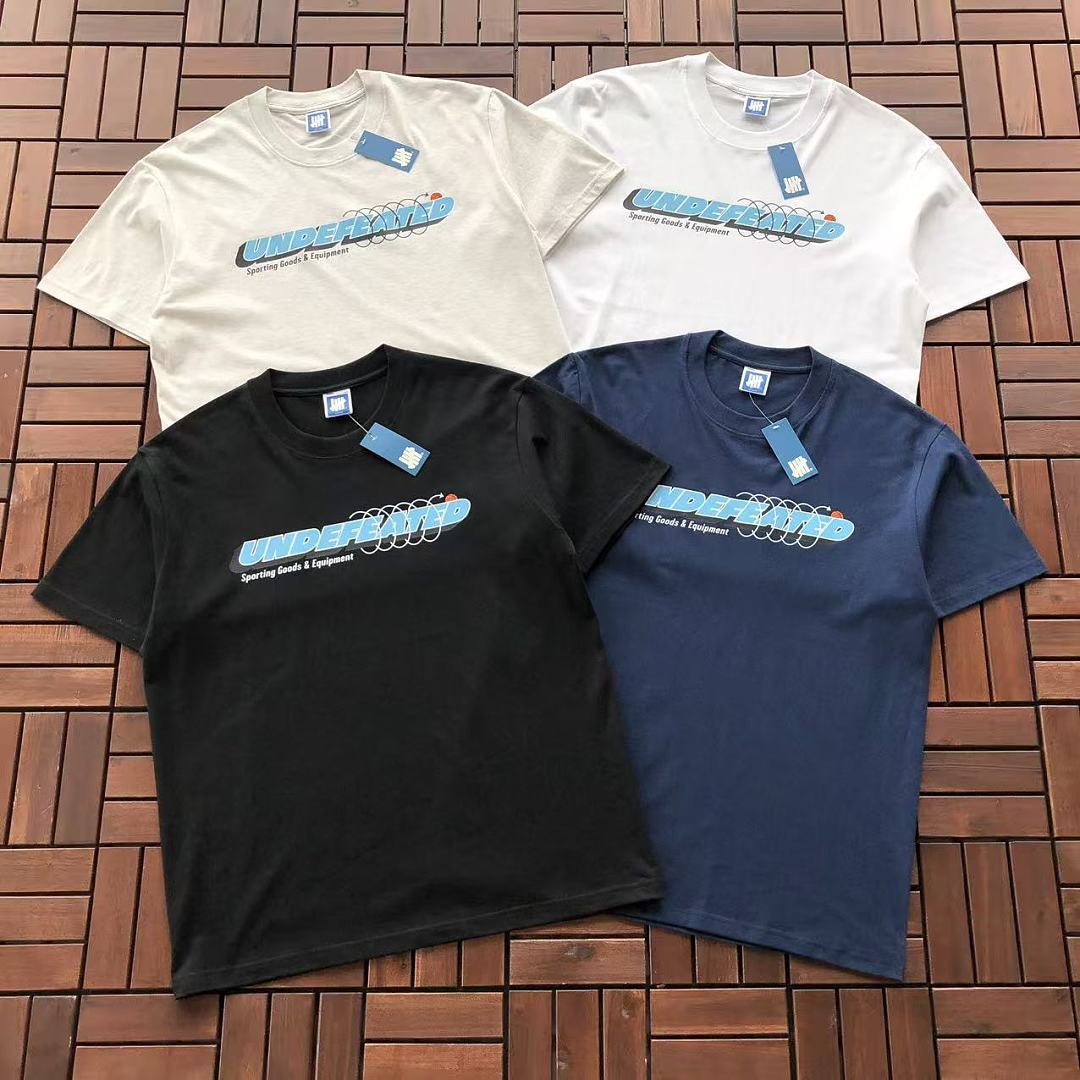 On Running ~85 UNDEFEATED T-SHIRT 55051424 (Im 185CM 80KG Iwear Size M In The Photo)