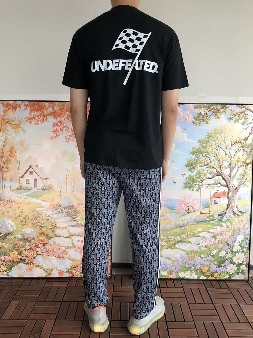 On Running ~85 UNDEFEATED T-SHIRT 55070679 (Im 185CM 80KG Iwear Size L In The Photo) - Image 4