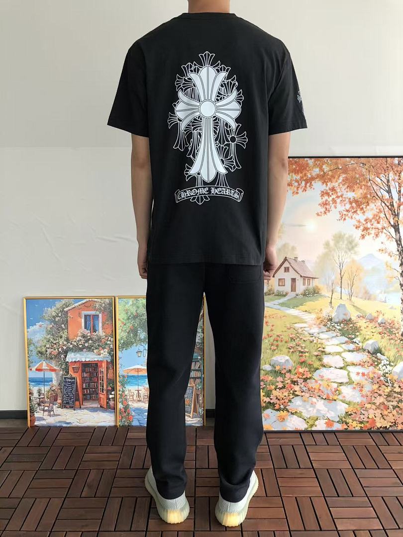 On Running ~109 CH🔥OM🔥 HE🔥RTS T-SHIRT 55022514 (Im 180CM 68KG Iwear Size S In The Photo) - Image 5