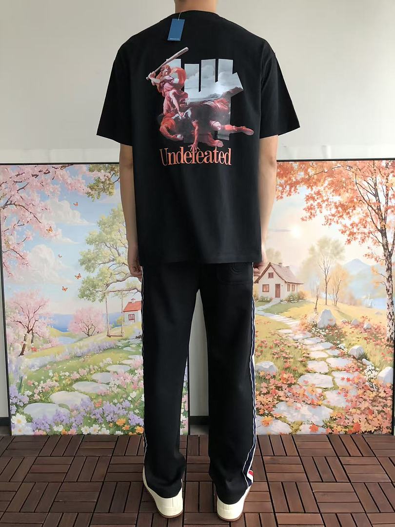 On Running ~85 UNDEFEATED T-SHIRT 55063053 (Im 180CM 68KG Iwear Size L In The Photo) - Image 4