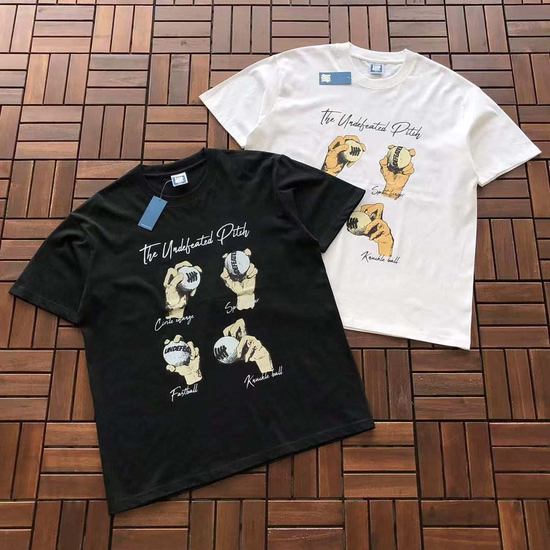 On Running ~85 UNDEFEATED T-SHIRT 55071039 (Im 185CM 70KG Iwear Size L In The Photo)