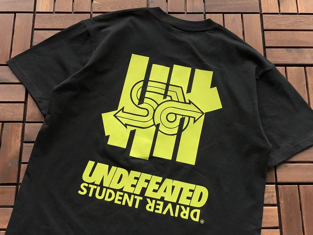 On Running ~ 85 UNDEFEATED T-SHIRT 55041743 (Im 185CM 80KG Iwear Size L In The Photo) - Image 16