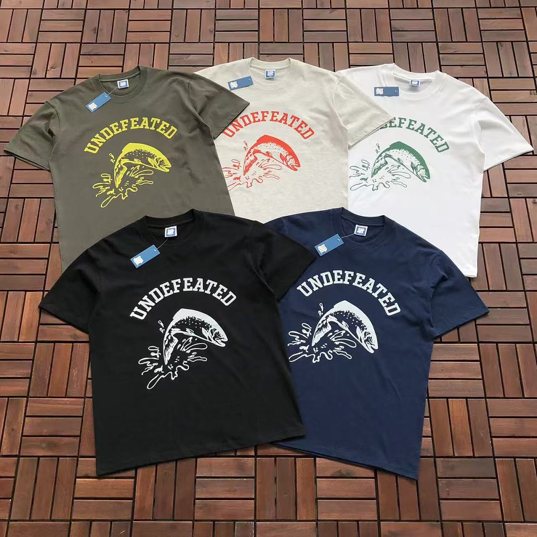 On Running ~85 UNDEFEATED T-SHIRT 55051406 (Im 185CM 80KG Iwear Size M In The Photo)
