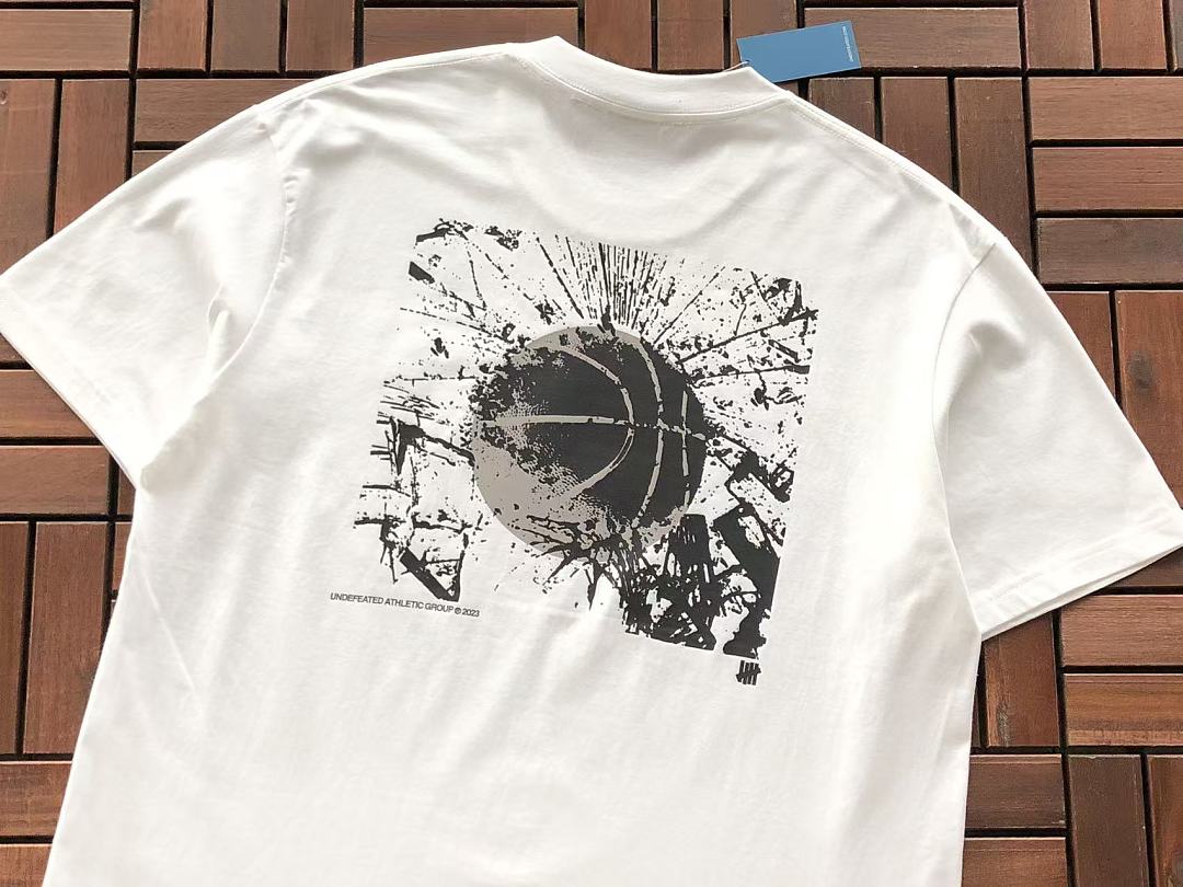 On Running ~85 UNDEFEATED T-SHIRT 55070661 (Im 185CM 80KG Iwear Size L In The Photo) - Image 8