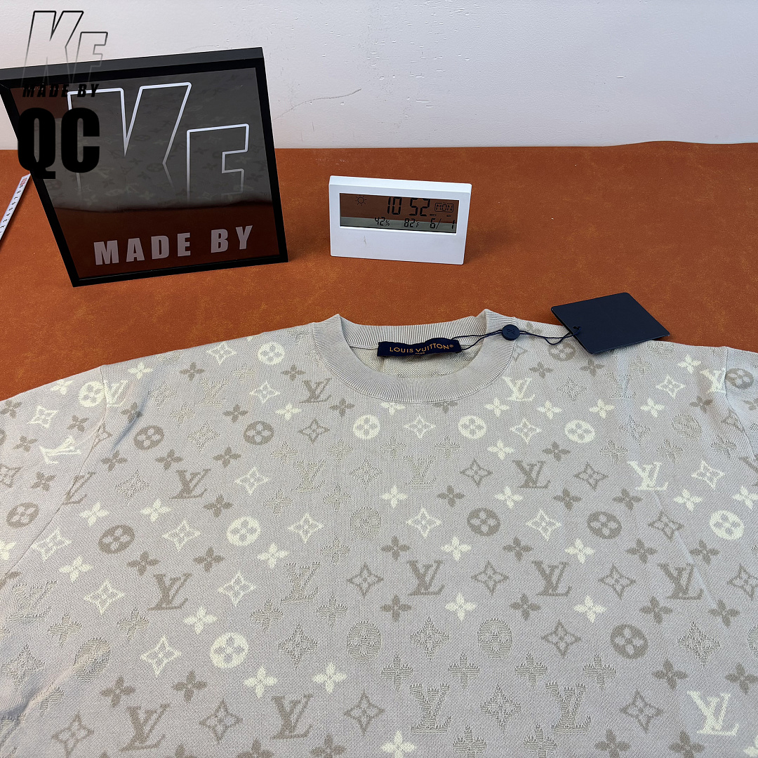 Other 1V Monogram Gradient Knitting Tee - Image 24