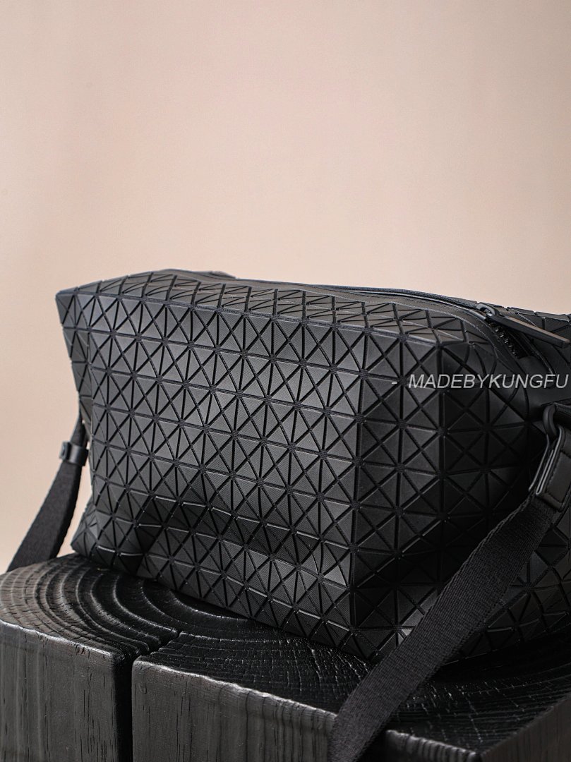 【A+ Item ID 8490 Issey-M1Yaki- Issey Miyake -Kuro-Saddle-PVC Diamond Camera Bag (Matte) - Image 10