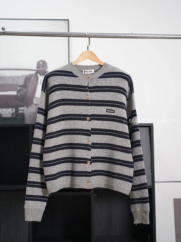 【A+ 【A+ Item ID 8263 M1UM1U Miu Double Knitted Logo Patch Placket “ Precise Stripe Alig, photo 1