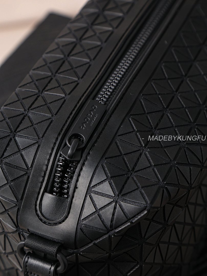 【A+ Item ID 8490 Issey-M1Yaki- Issey Miyake -Kuro-Saddle-PVC Diamond Camera Bag (Matte) - Image 9