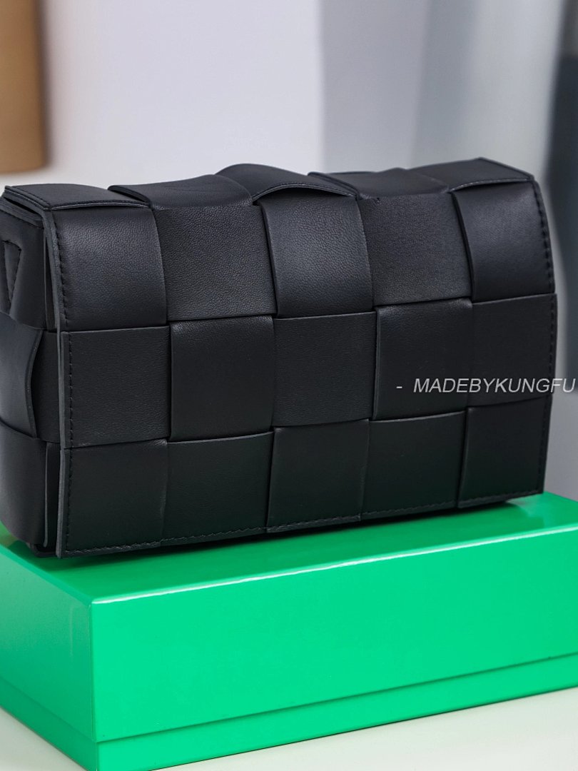 【A+ Item ID 8449 B0Ttega Veneta (Bottega CASSETTE Crossbody Bag -15 Grid Wo) - Image 18