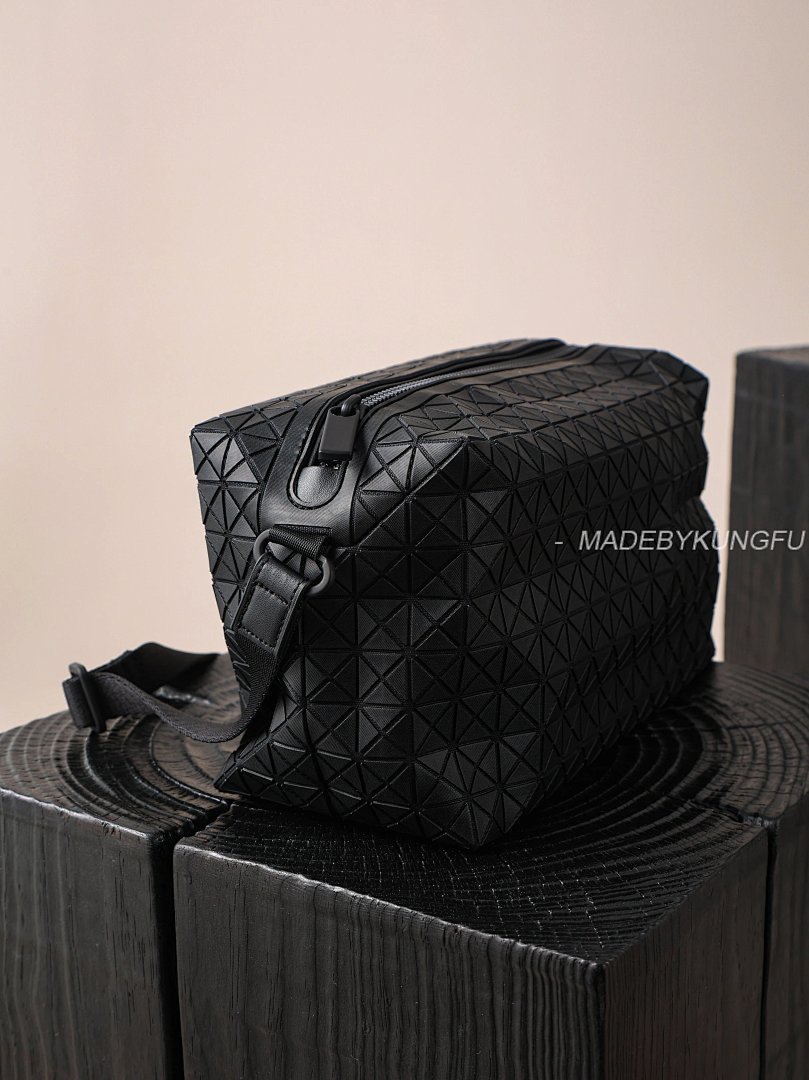 【A+ Item ID 8490 Issey-M1Yaki- Issey Miyake -Kuro-Saddle-PVC Diamond Camera Bag (Matte) - Image 13