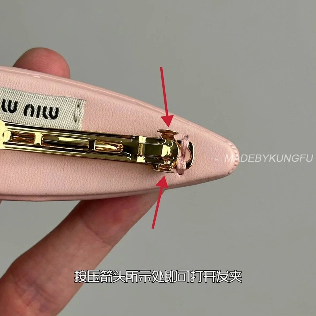 【A+ Item ID 8381 M1U-M1U- Miu -2023FW- Pink Patent Leather Hairpin (Gold Hardware) - Image 29
