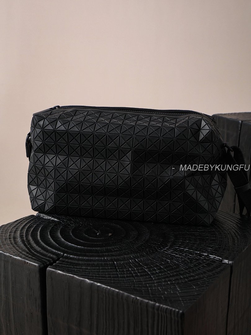 【A+ Item ID 8490 Issey-M1Yaki- Issey Miyake -Kuro-Saddle-PVC Diamond Camera Bag (Matte) - Image 17