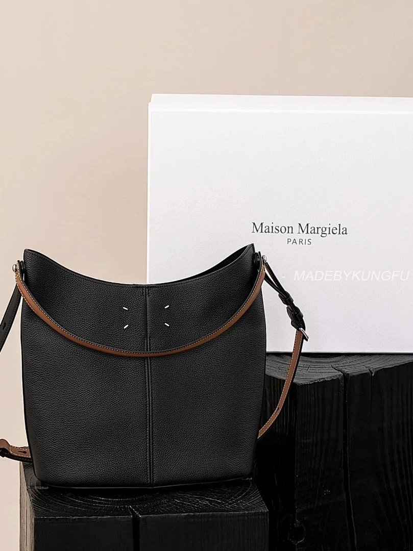 【A+ Item ID 8498 Maison-Mag1Ela Magira Press Age Contrasting Shoulder Straps Black Brow - Image 54