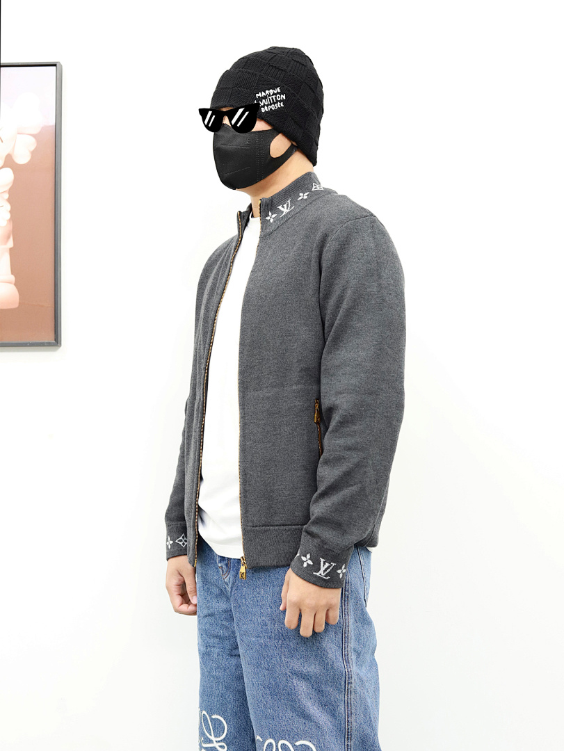 Christian Louboutin 1V Knitted Collar Jacquard Zip Up - Image 8
