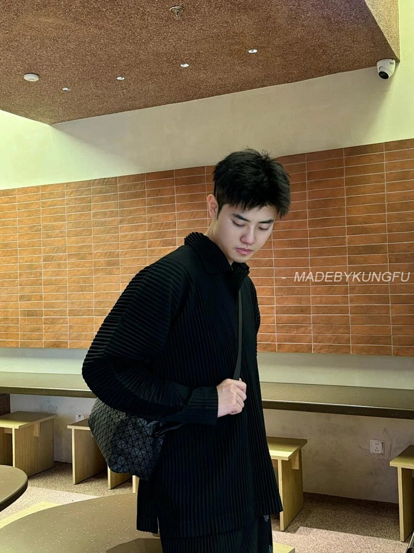 【A+ Item ID 8490 Issey-M1Yaki- Issey Miyake -Kuro-Saddle-PVC Diamond Camera Bag (Matte) - Image 31
