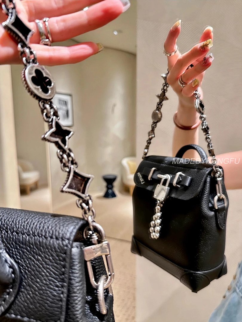 【A+ Item ID 8483 Haute Couture (Steeler-15- Metal Pearl Pendant Flip Bag Show Lock) - Image 40
