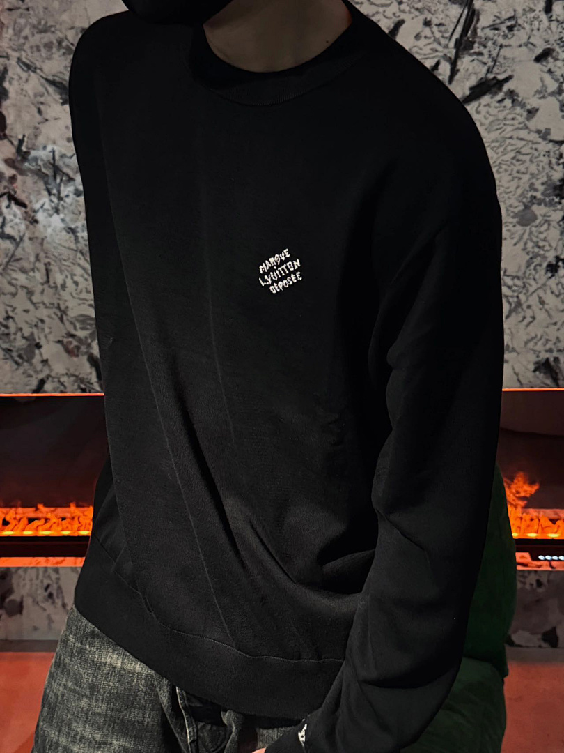 Louis Vuitton 1V Cuffed Knit Sweater - Image 17